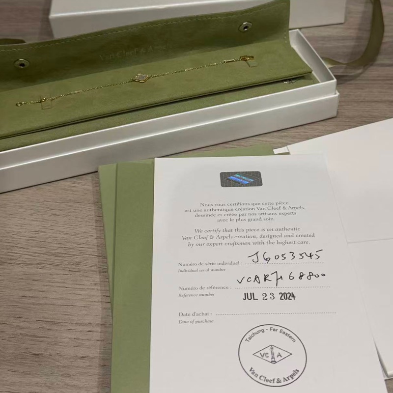 VCA白貝母小花手鏈-3