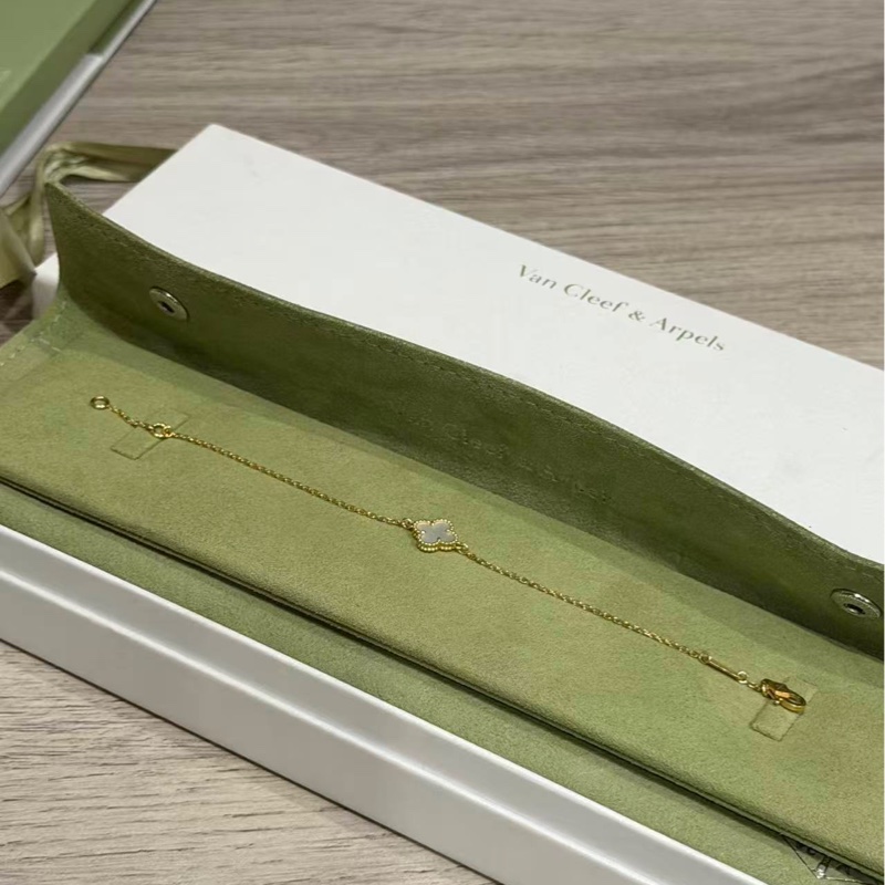 VCA白貝母小花手鏈-6