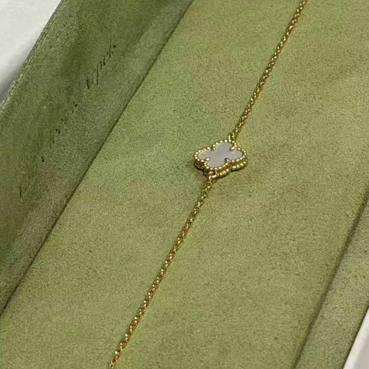 VCA白貝母小花手鏈-7