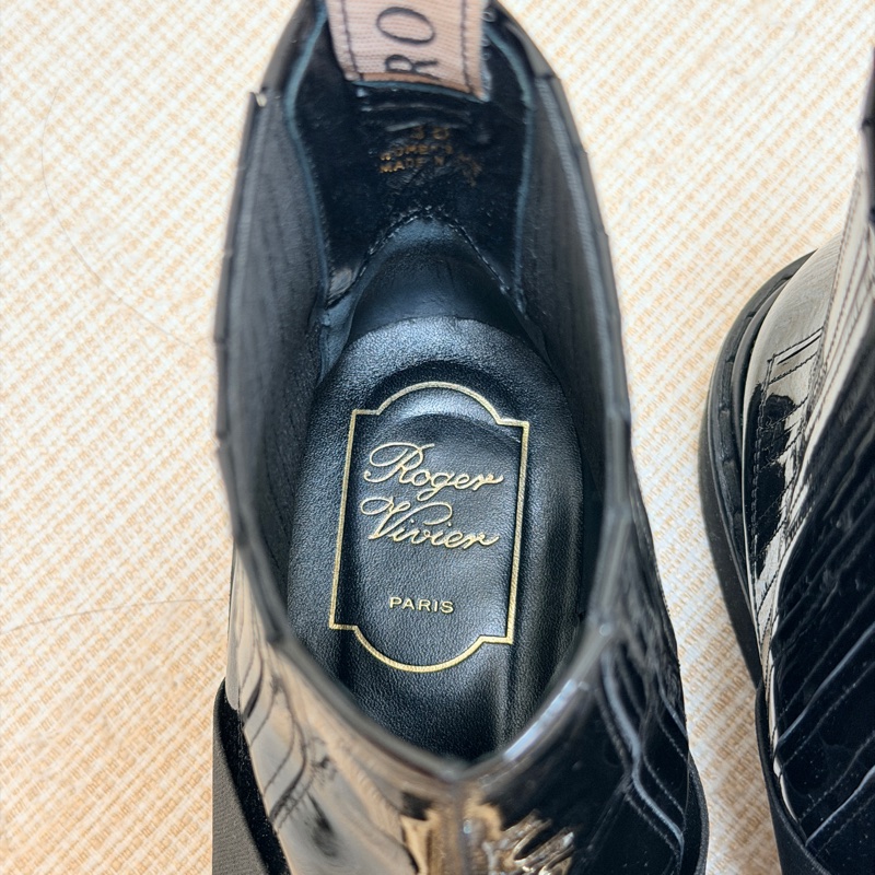 Roger Viver 鑽扣漆皮短靴 EU38-8