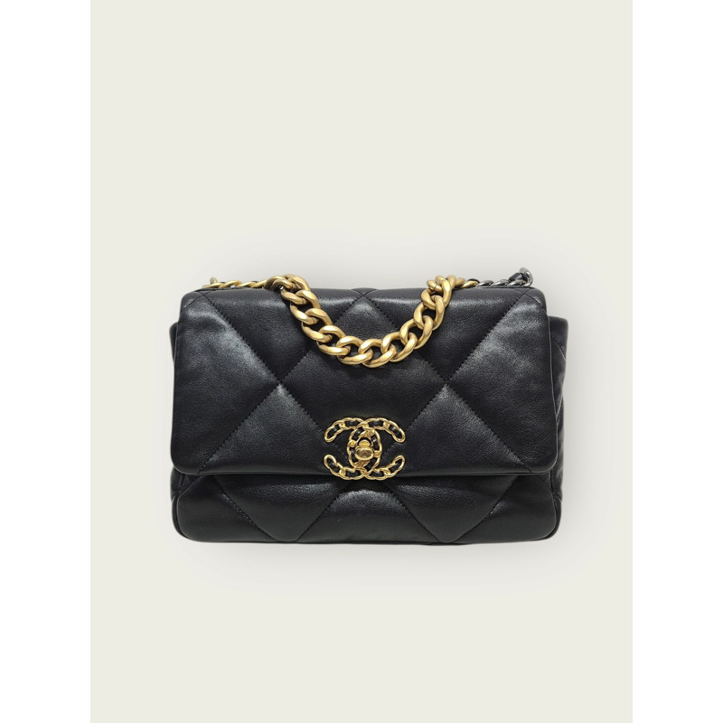 【包稅】CHANEL 黑色羊皮 19 翻蓋包,中型內裡-0