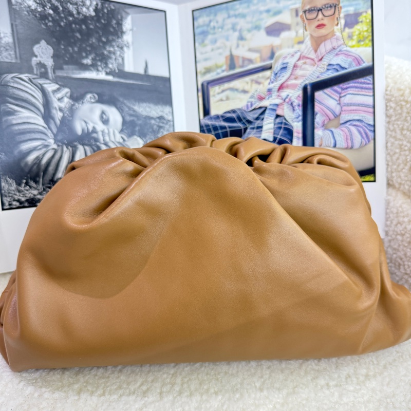 閑置未使用品BOTTEGA VENETA BV葆蝶家P OUCH系雲朵包-7