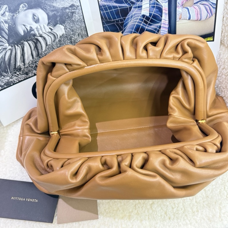 閑置未使用品BOTTEGA VENETA BV葆蝶家P OUCH系雲朵包-11