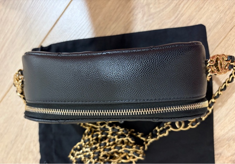 Chanel 黑荔枝牛皮金釦雙鍊相機包-2