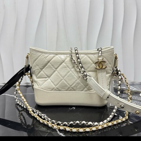 Chanel 香奈兒 白色 油蠟皮小號流浪單肩包