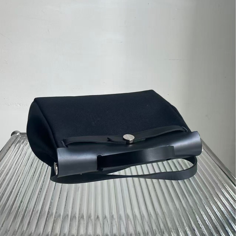 🔥新到:HERMES / 愛馬仕 Herbag 31 帆布包,黑銀 retourne帆布拼牛皮 U刻,尺寸:31*10*25cm-4