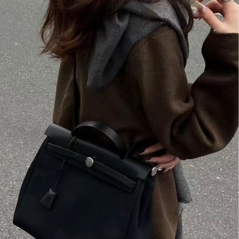 🔥新到:HERMES / 愛馬仕 Herbag 31 帆布包,黑銀 retourne帆布拼牛皮 U刻,尺寸:31*10*25cm-7