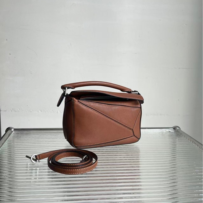 🔥新到： 98🆕 LOEWE/羅意威 Puzzle mini焦糖色迷你幾何包手提單肩斜挎包，秋冬穿搭必備 尺寸18*11*7cm-0