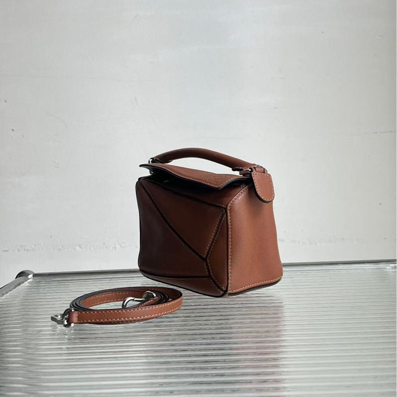 🔥新到： 98🆕 LOEWE/羅意威 Puzzle mini焦糖色迷你幾何包手提單肩斜挎包，秋冬穿搭必備 尺寸18*11*7cm-2