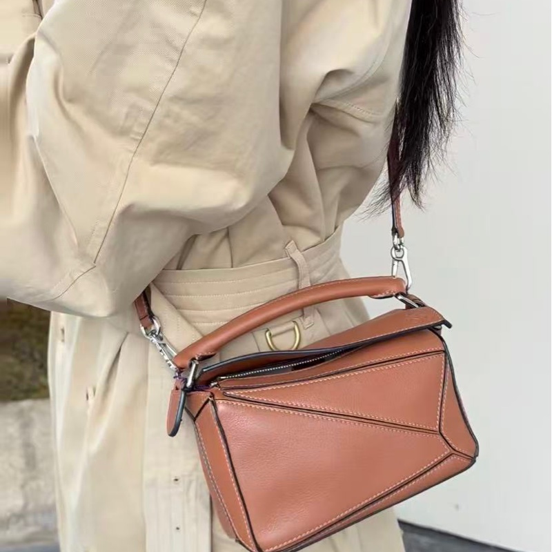 🔥新到： 98🆕 LOEWE/羅意威 Puzzle mini焦糖色迷你幾何包手提單肩斜挎包，秋冬穿搭必備 尺寸18*11*7cm-6