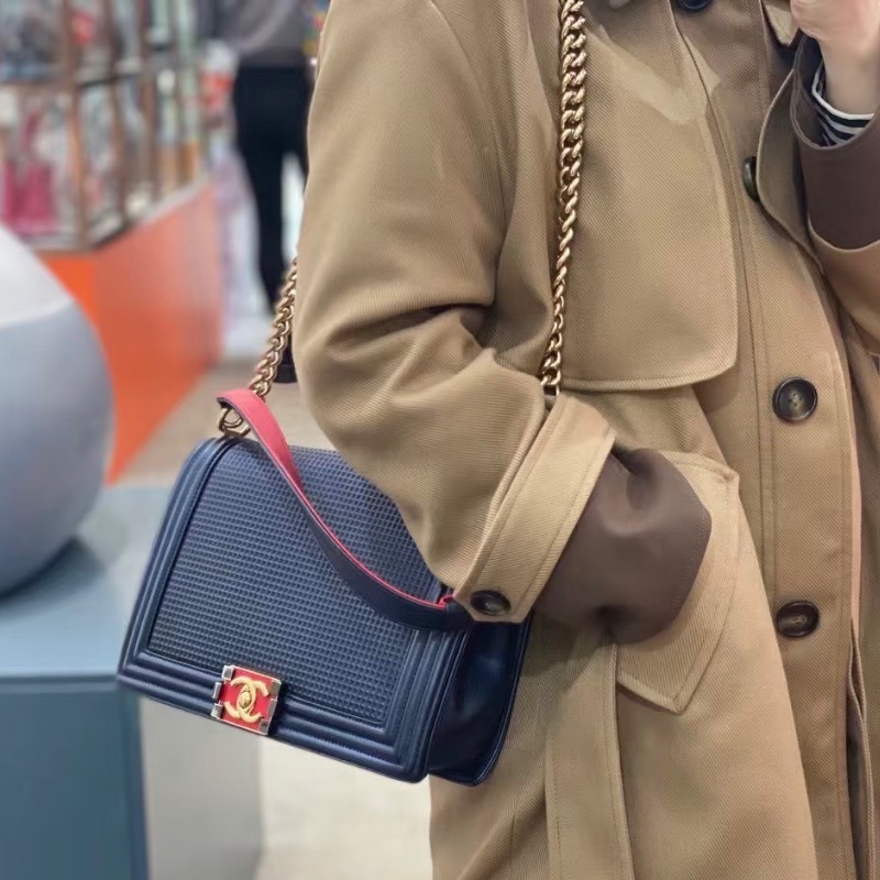 CHANEL 海軍藍 華夫格紅色琺瑯扣leboy肩背斜背包25*15*6cm 98新配件塵袋-0