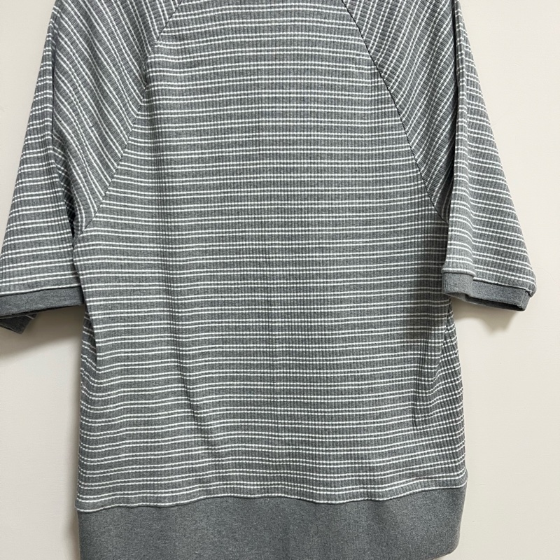 Thom Browne 淺灰色條紋短袖針織上衣-3