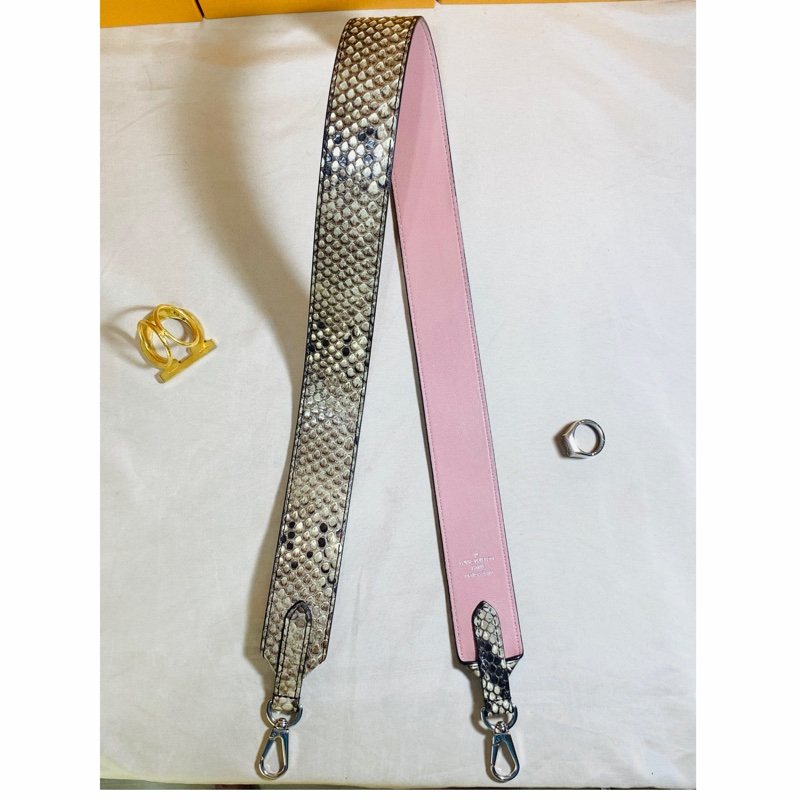 ‼️全台最甜 ✨近新閒置 LV 路易威登 Louis Vuitton 喜馬拉雅蛇皮 粉色雙面用寬背帶/肩帶-0