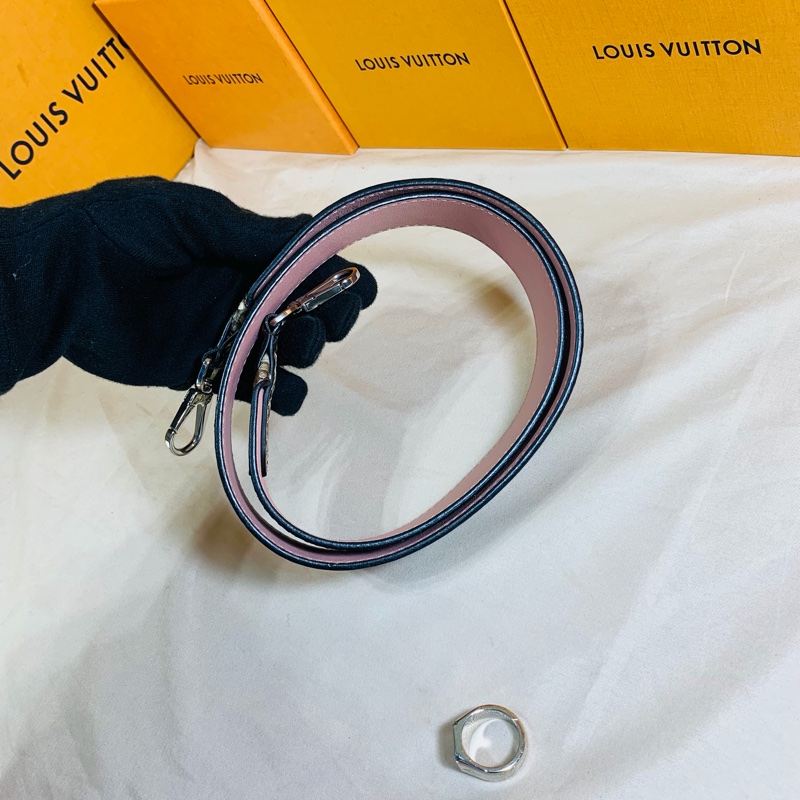 ‼️全台最甜 ✨近新閒置 LV 路易威登 Louis Vuitton 喜馬拉雅蛇皮 粉色雙面用寬背帶/肩帶-7