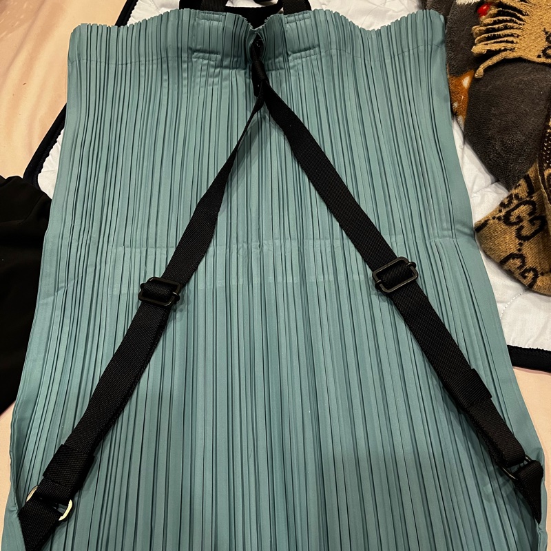 Pleats Please水藍色後背包-1