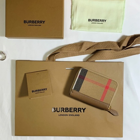 🎁全新盒裝 Burberry 巴寶莉 2025 經典格紋7卡拉鏈卡夾/零錢包