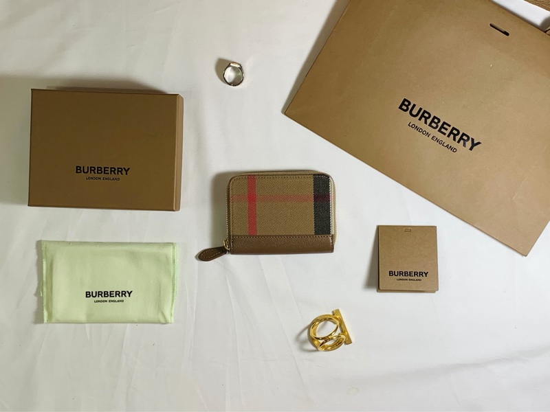 🎁全新盒裝 Burberry 巴寶莉 2025 經典格紋7卡拉鏈卡夾/零錢包-1