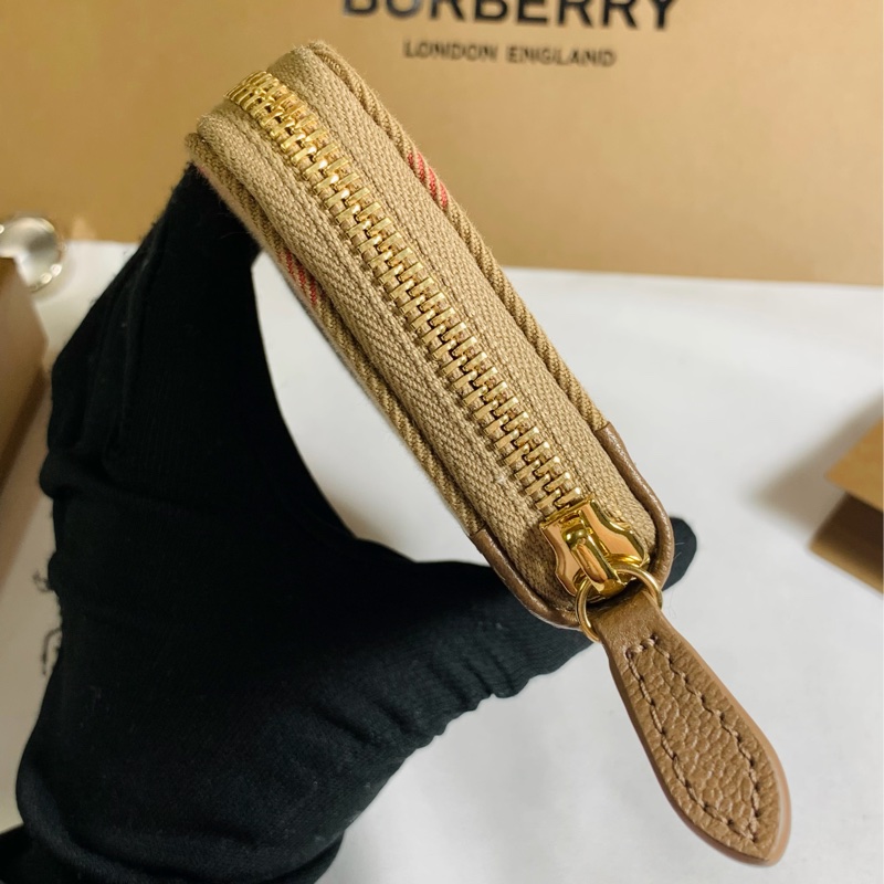 🎁全新盒裝 Burberry 巴寶莉 2025 經典格紋7卡拉鏈卡夾/零錢包-6