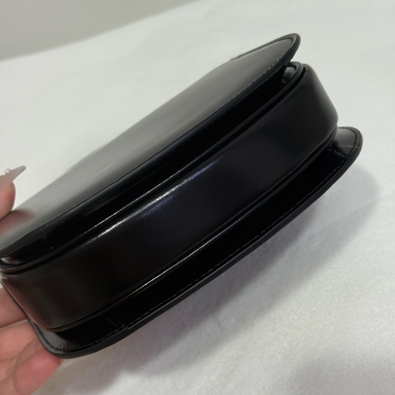 近全新 CELINE MINI BESACE CLEA-11