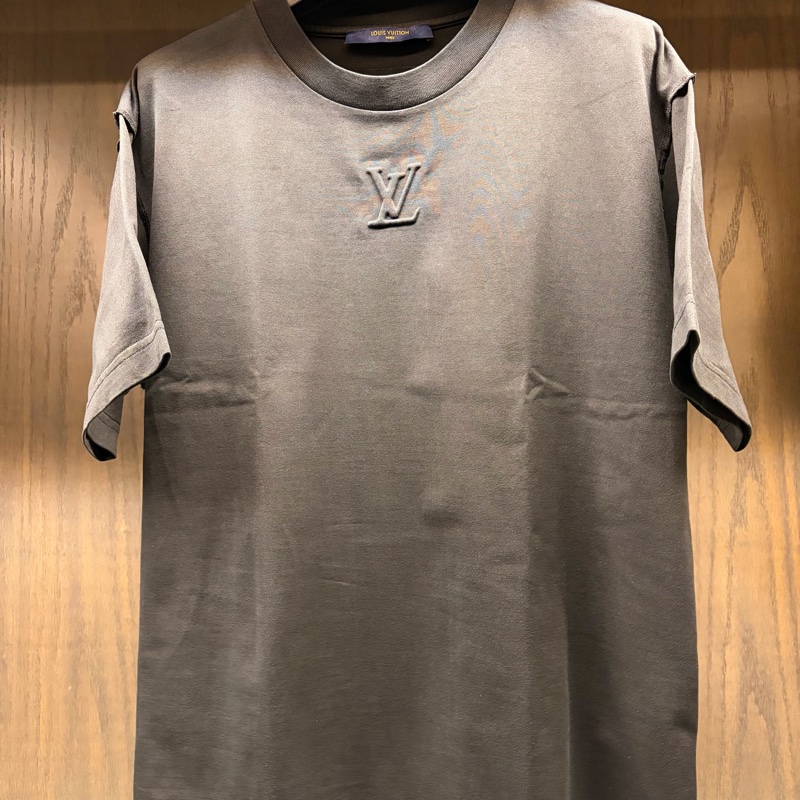 LV/路易威登/LOUIS VUITTON/浮雕LOGO黑色S短袖T恤-0