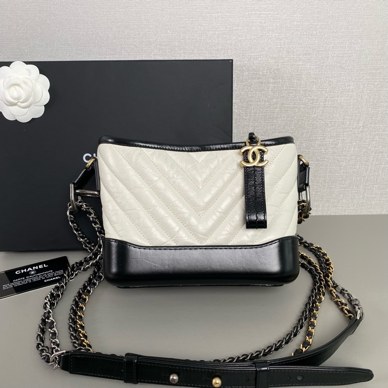 ✨Chanel v紋黑白流浪包 有保卡🤍-1