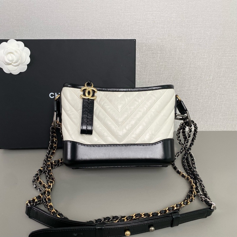 ✨Chanel v紋黑白流浪包 有保卡🤍-4