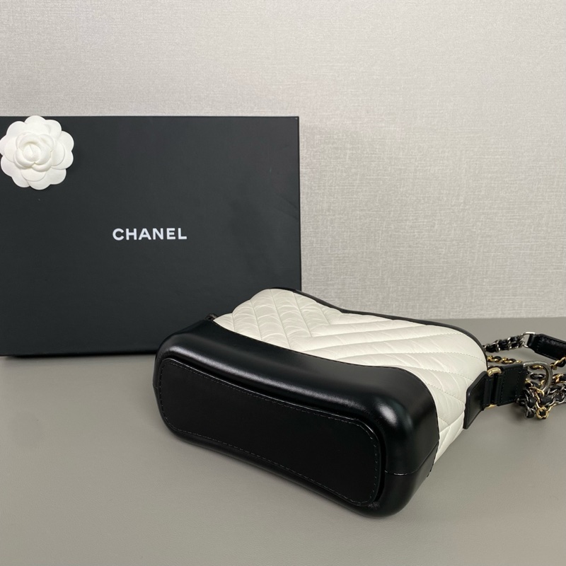 ✨Chanel v紋黑白流浪包 有保卡🤍-5