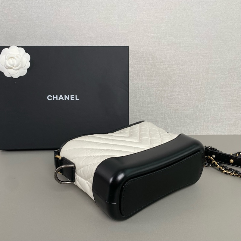 ✨Chanel v紋黑白流浪包 有保卡🤍-6