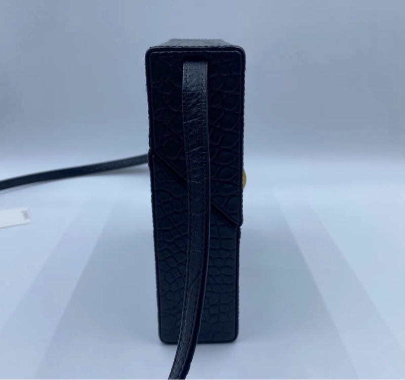 【97%新 ✨ 全網最低價!】BV黑金 鰐魚紋牛皮 長方盒子 斜挎包 (先私聊確認才下單)❤️-5