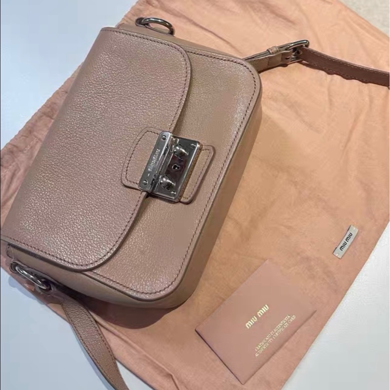 【96%新 ✨ 全網最低價!】miumiu 單肩包 牛皮 肉粉色 (下單前請先確認細節和存貨 ❤️)-0