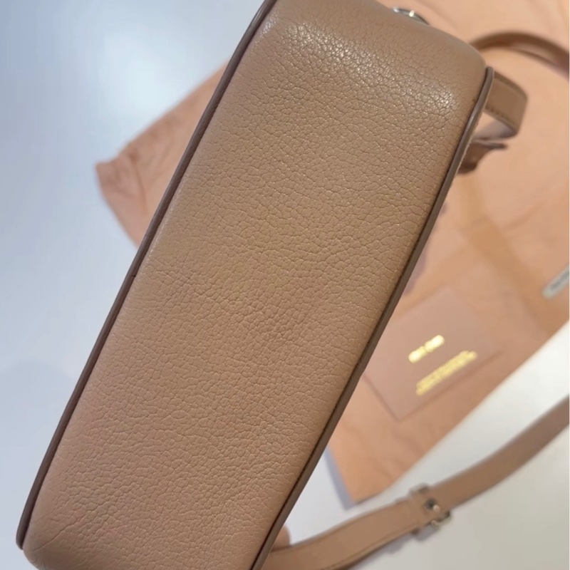 【96%新 ✨ 全網最低價!】miumiu 單肩包 牛皮 肉粉色 (下單前請先確認細節和存貨 ❤️)-2