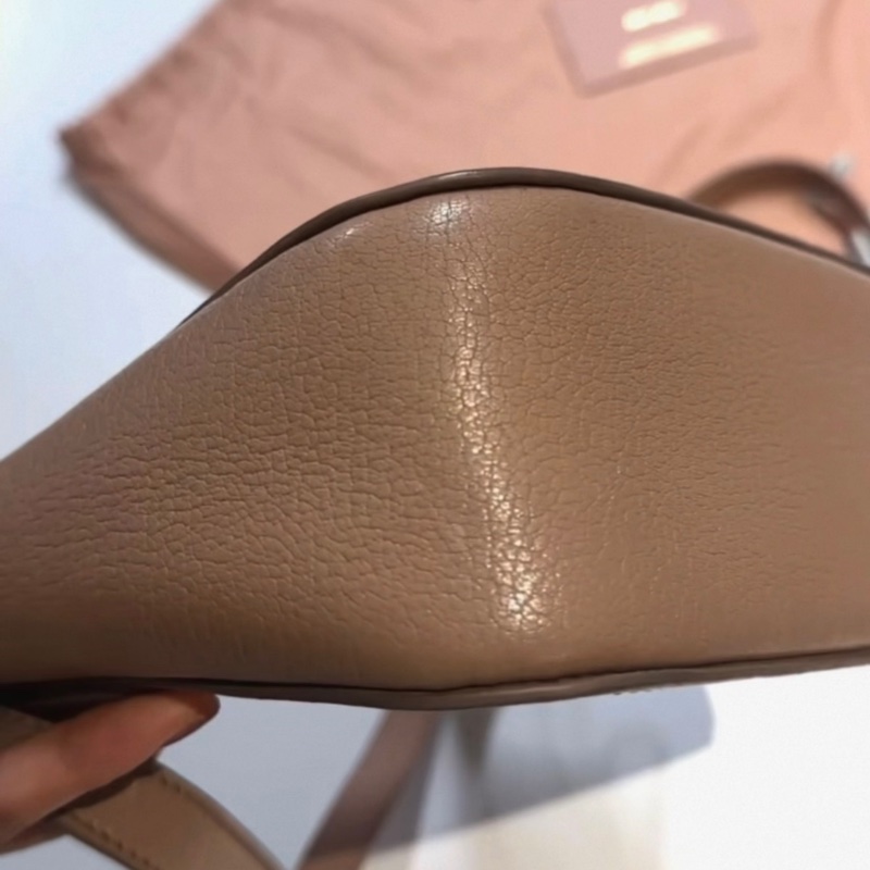 【96%新 ✨ 全網最低價!】miumiu 單肩包 牛皮 肉粉色 (下單前請先確認細節和存貨 ❤️)-3