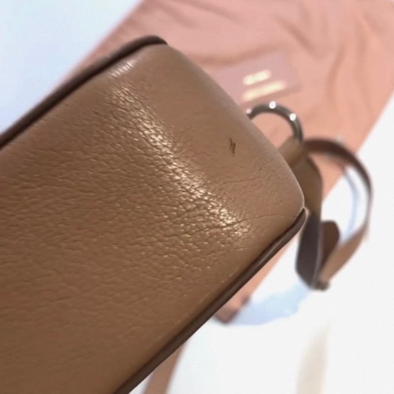 【96%新 ✨ 全網最低價!】miumiu 單肩包 牛皮 肉粉色 (下單前請先確認細節和存貨 ❤️)-6