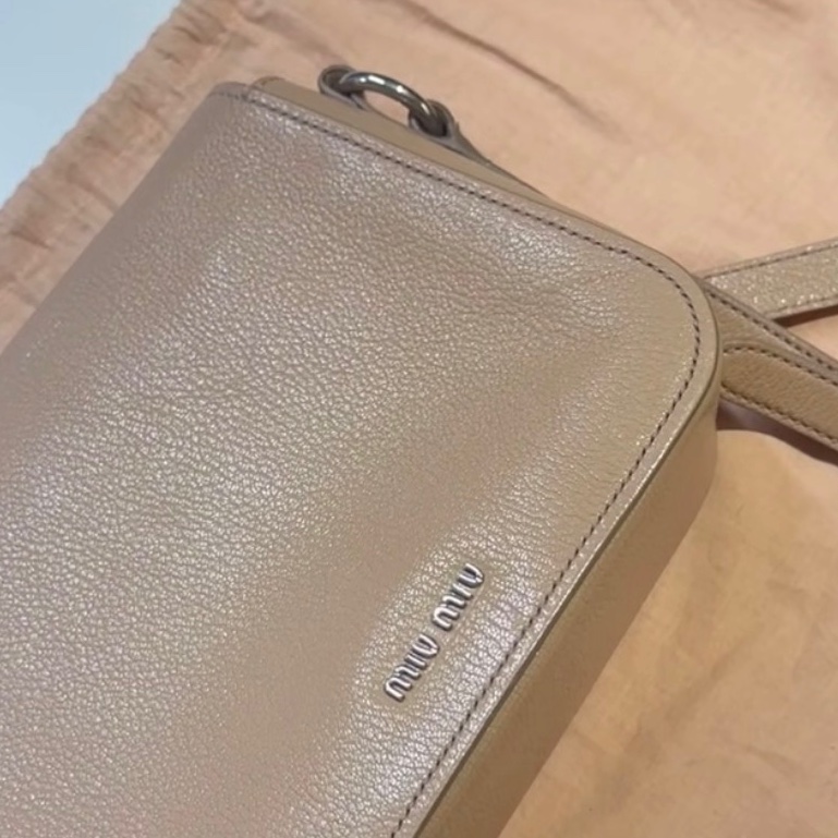 【96%新 ✨ 全網最低價!】miumiu 單肩包 牛皮 肉粉色 (下單前請先確認細節和存貨 ❤️)-8