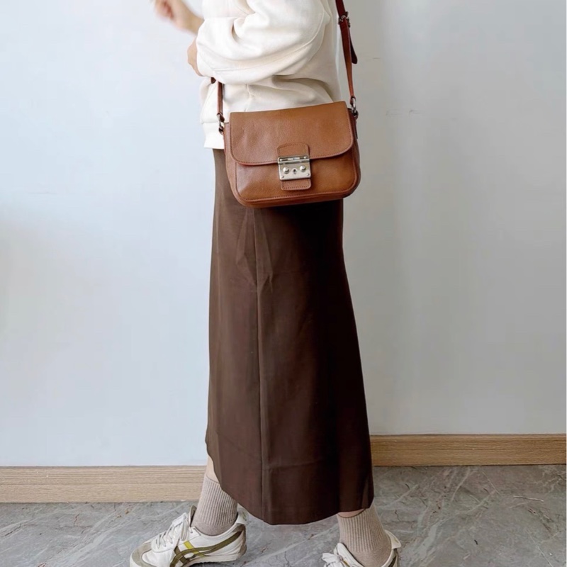 【96%新 ✨ 全網最低價!】MIUMIU 棕色牛皮 翻蓋單肩斜挎包(下單前先確認庫存❤️)-0