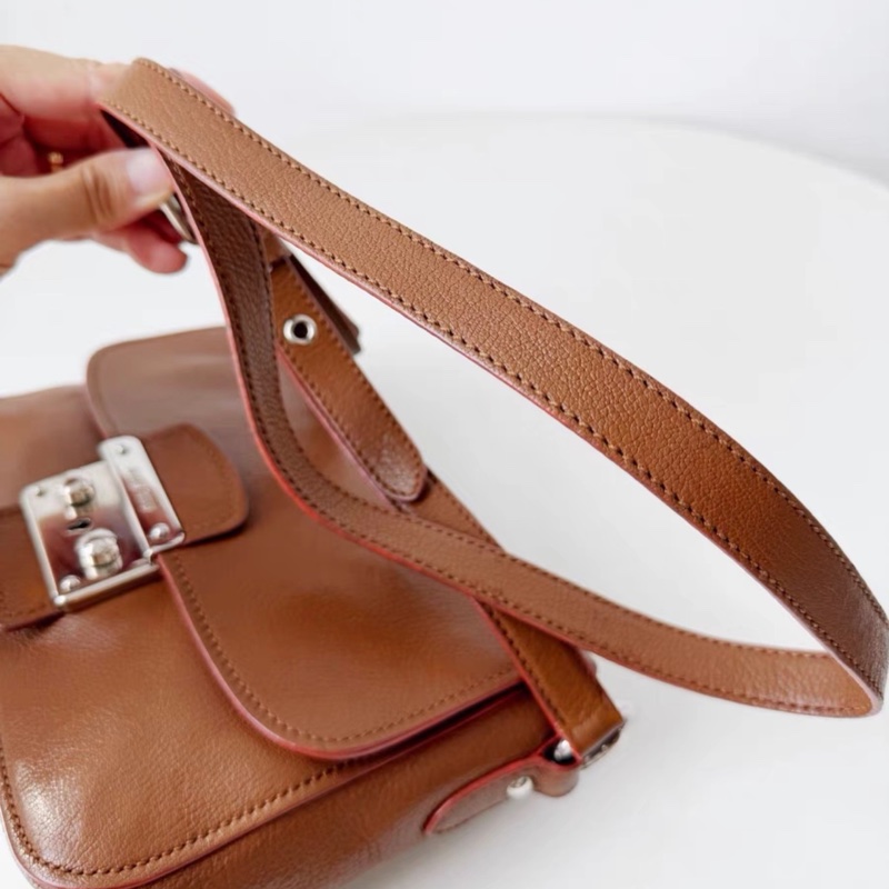 【96%新 ✨ 全網最低價!】MIUMIU 棕色牛皮 翻蓋單肩斜挎包(下單前先確認庫存❤️)-5