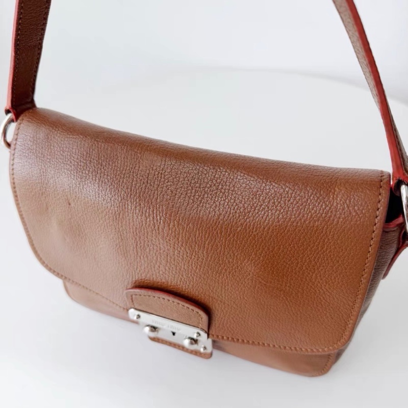 【96%新 ✨ 全網最低價!】MIUMIU 棕色牛皮 翻蓋單肩斜挎包(下單前先確認庫存❤️)-7