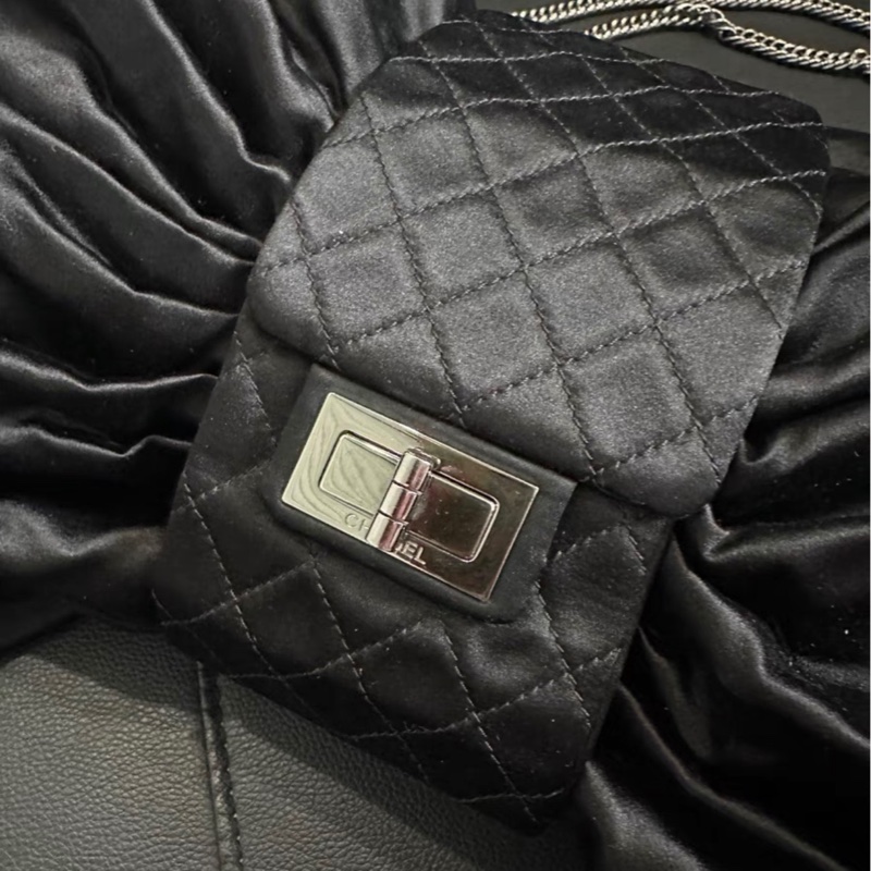 【96%新 ✨ 全網最低價！】中古 Chanel香奈兒2.55緞面蝴蝶結鏈條包 黑色緞面 （下單前先跟我們確認❤️）-3