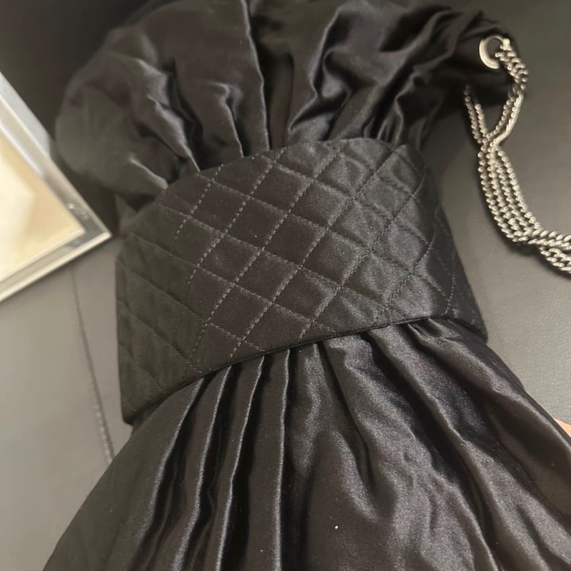 【96%新 ✨ 全網最低價！】中古 Chanel香奈兒2.55緞面蝴蝶結鏈條包 黑色緞面 （下單前先跟我們確認❤️）-4