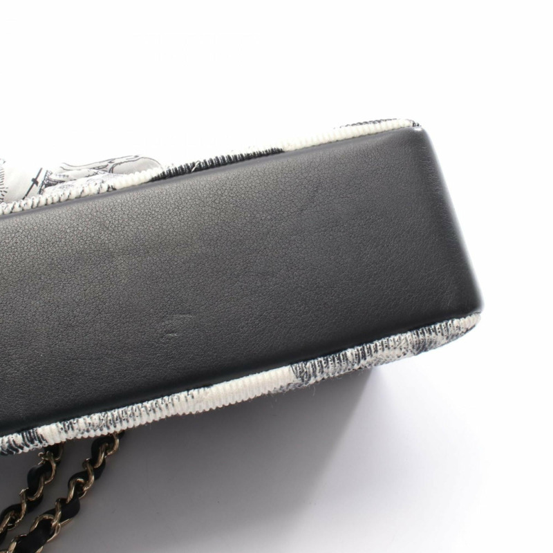 香奈兒人字紋V形縫線肩背包，皮革和燈芯絨材質，女士，白色/黑色-5