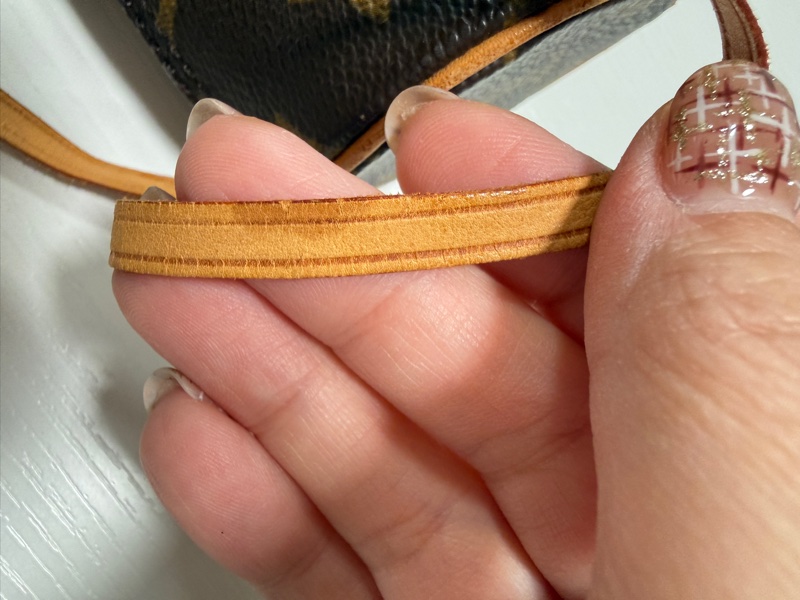 LOUIS VUITTON Monogram Papillon Pochette 巴比龍 老花小筆筒包-17