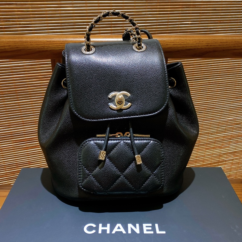 【全新品】香奈兒Chanel 黑色菱格紋荔枝牛皮經典LOGO金扣後背包 晶片款mini可愛俏皮可甜可鹹-1