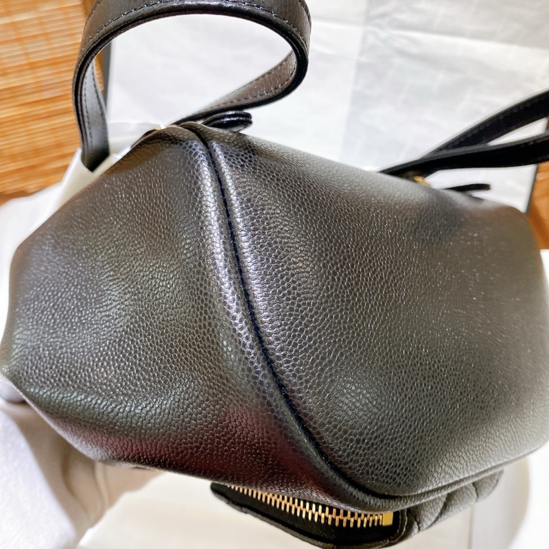 【全新品】香奈兒Chanel 黑色菱格紋荔枝牛皮經典LOGO金扣後背包 晶片款mini可愛俏皮可甜可鹹-11