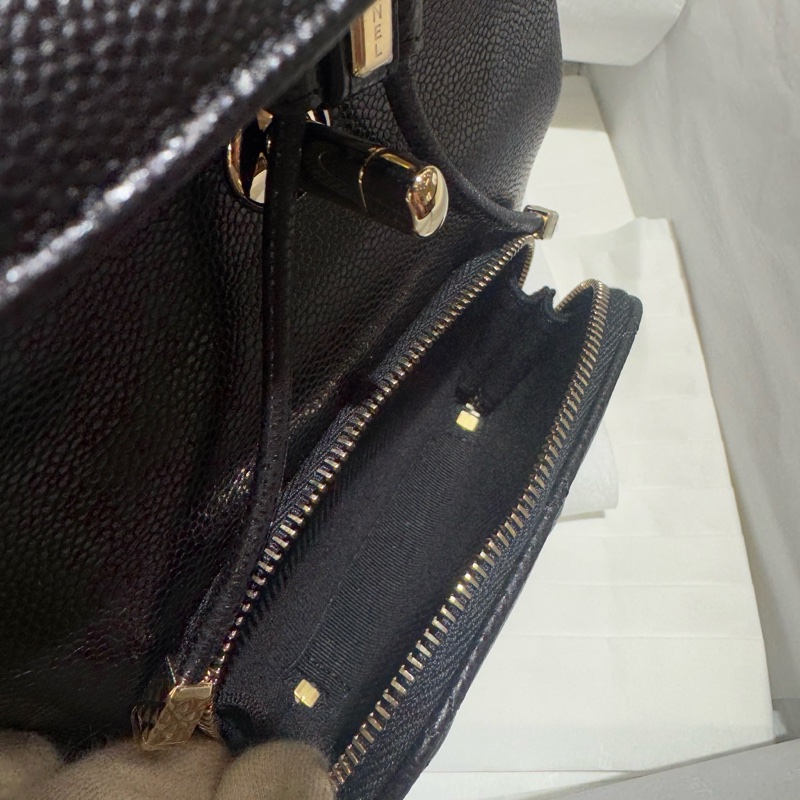 【全新品】香奈兒Chanel 黑色菱格紋荔枝牛皮經典LOGO金扣後背包 晶片款mini可愛俏皮可甜可鹹-14