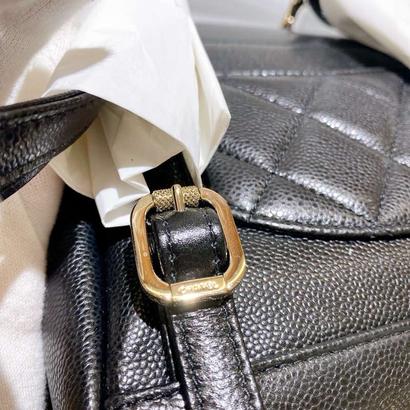 【全新品】香奈兒Chanel 黑色菱格紋荔枝牛皮經典LOGO金扣後背包 晶片款mini可愛俏皮可甜可鹹-17