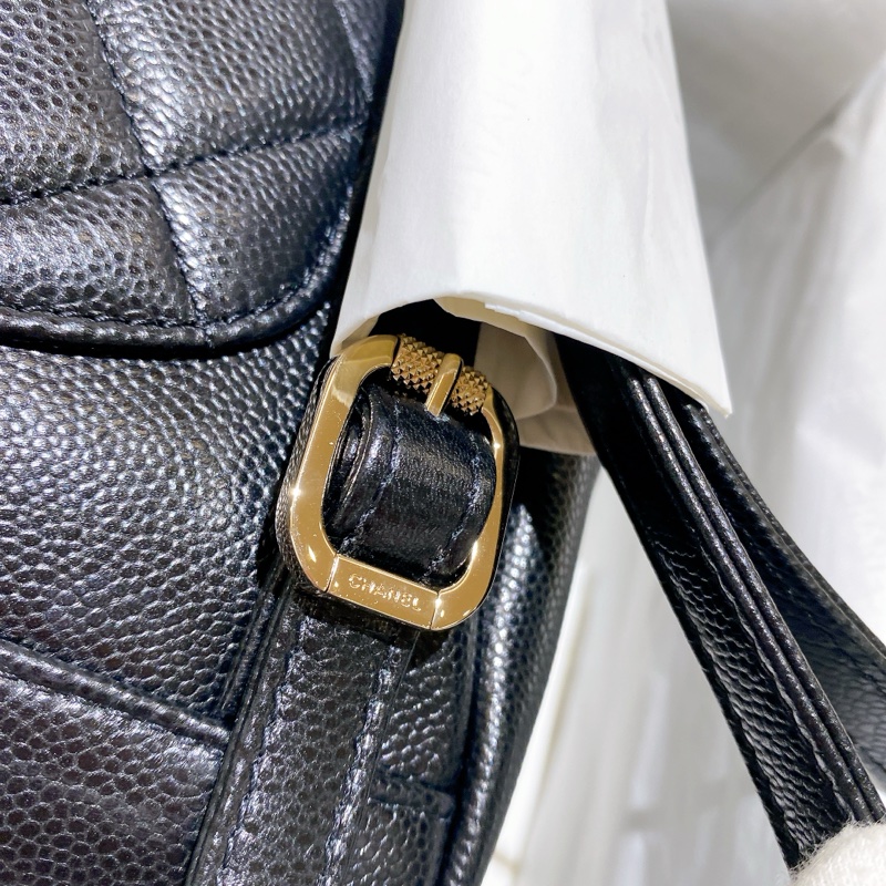 【全新品】香奈兒Chanel 黑色菱格紋荔枝牛皮經典LOGO金扣後背包 晶片款mini可愛俏皮可甜可鹹-18