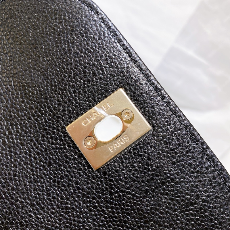 【全新品】香奈兒Chanel 黑色菱格紋荔枝牛皮經典LOGO金扣後背包 晶片款mini可愛俏皮可甜可鹹-21