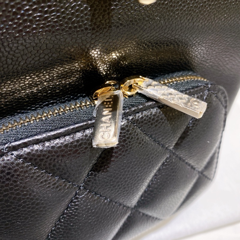 【全新品】香奈兒Chanel 黑色菱格紋荔枝牛皮經典LOGO金扣後背包 晶片款mini可愛俏皮可甜可鹹-23