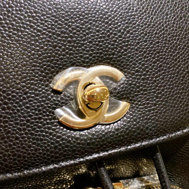 【全新品】香奈兒Chanel 黑色菱格紋荔枝牛皮經典LOGO金扣後背包 晶片款mini可愛俏皮可甜可鹹-24