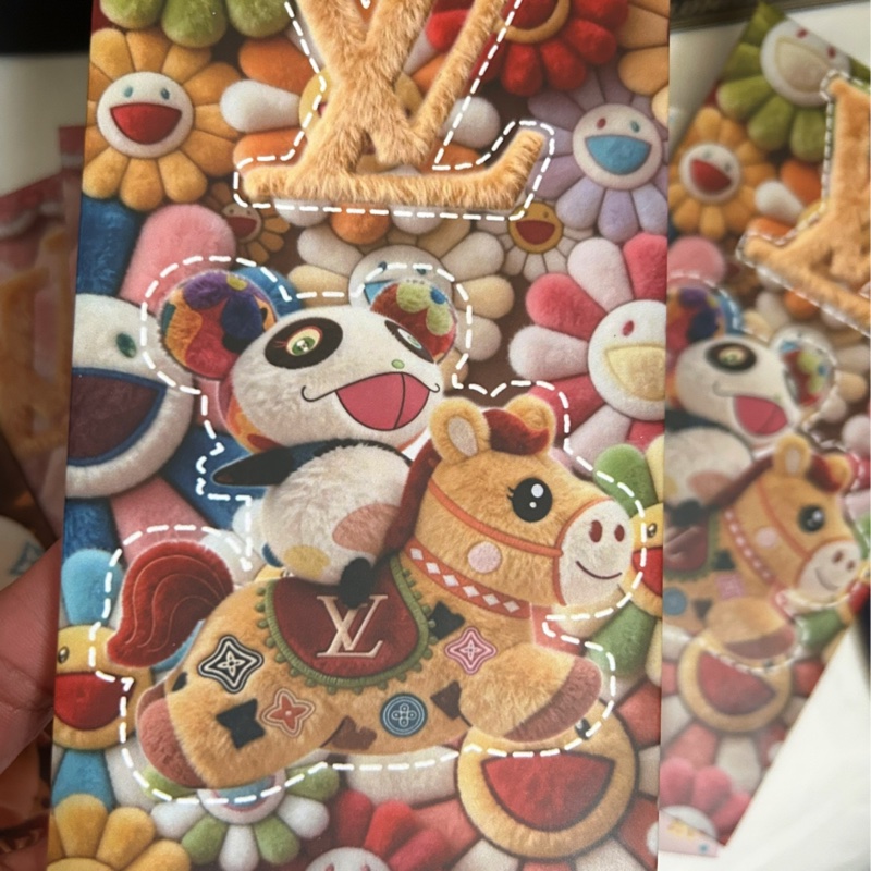 LV26(LV+村上隆+kitty系列)限量紅包袋👩🏻🦰LV巴黎活動展會稀有限定款!立體浮雕設計⋯,必收藏😍-11